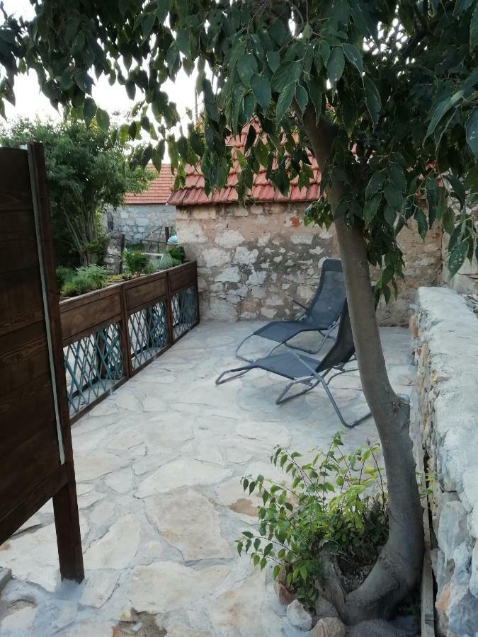 Krka Waterfalls Stonehouse Roko Apartment โลโซวาซ ภายนอก รูปภาพ