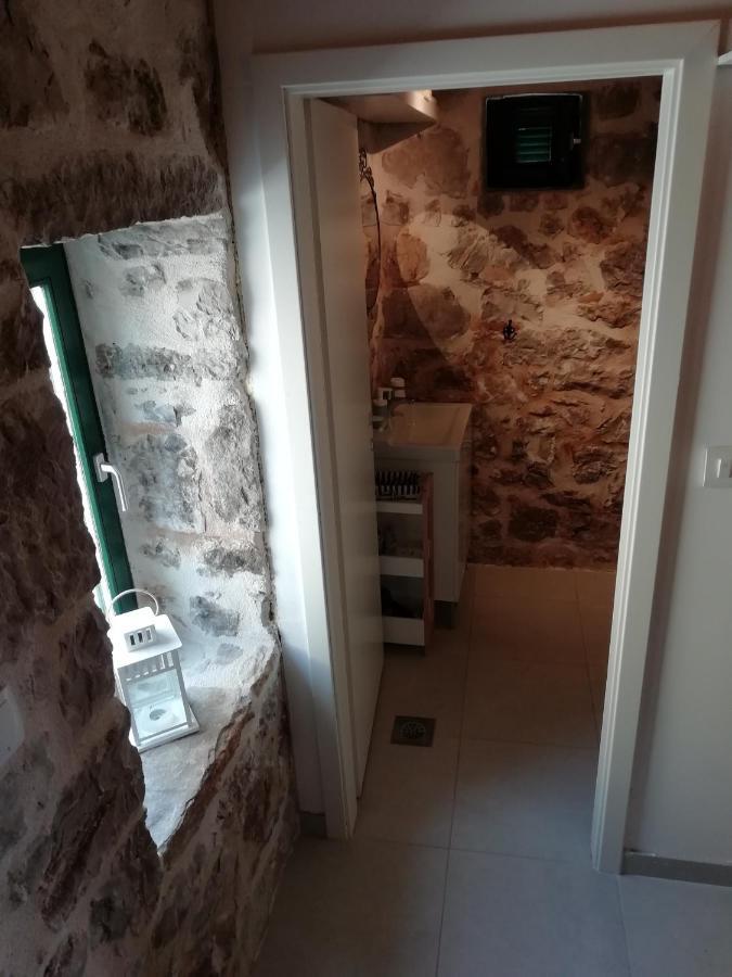 Krka Waterfalls Stonehouse Roko Apartment โลโซวาซ ภายนอก รูปภาพ